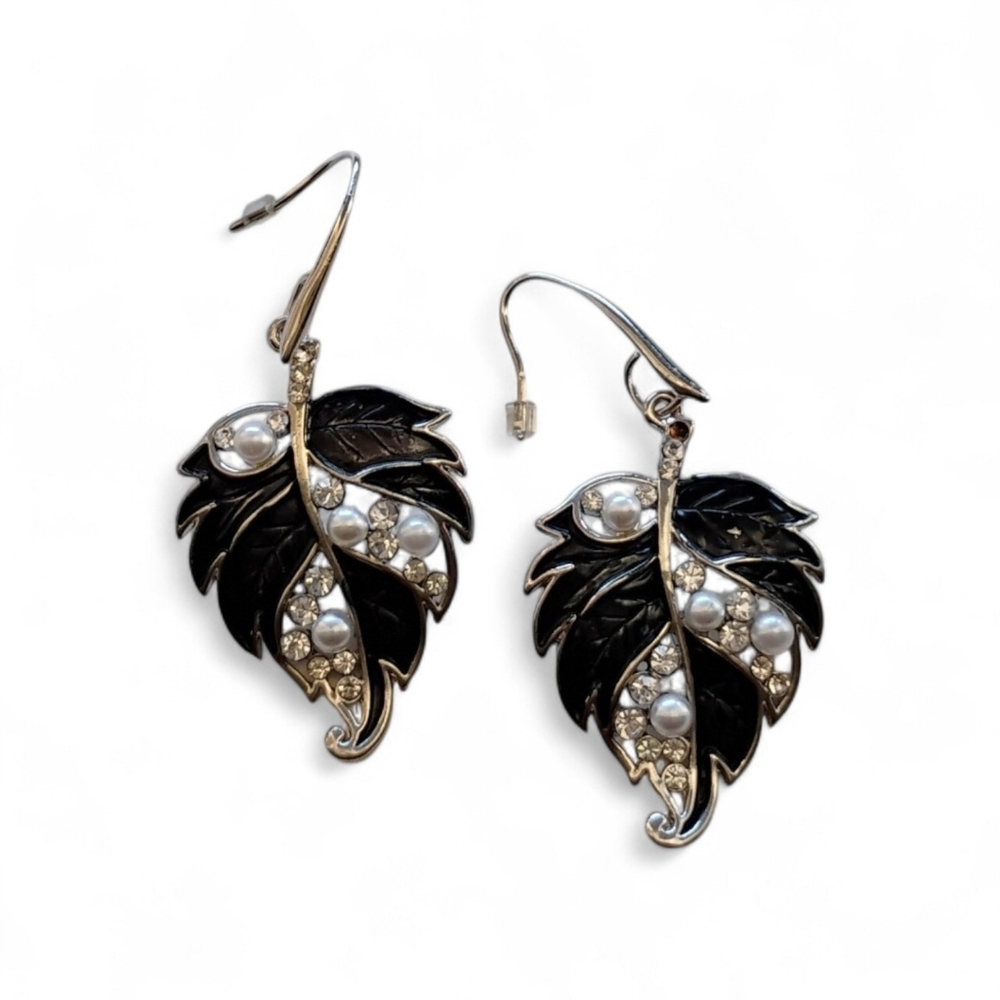 [Black Label] Silver-Tone Leaf Earring with Created Pearls